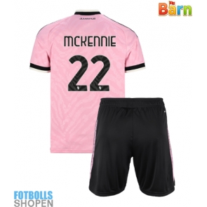 Billiga Juventus Weston McKennie #22 Bortatröja Barn 2026-27 Kortärmad (+ Korta byxor)